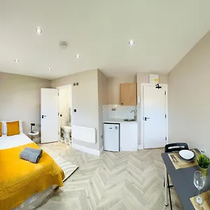 London Heathrow Airport Only 5 Mins To Airport West Drayton (Middlesex)
